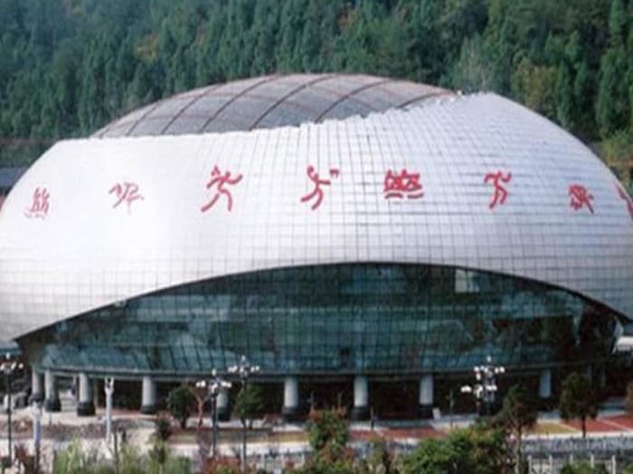 葫芦岛体育中心球形网架加工安装